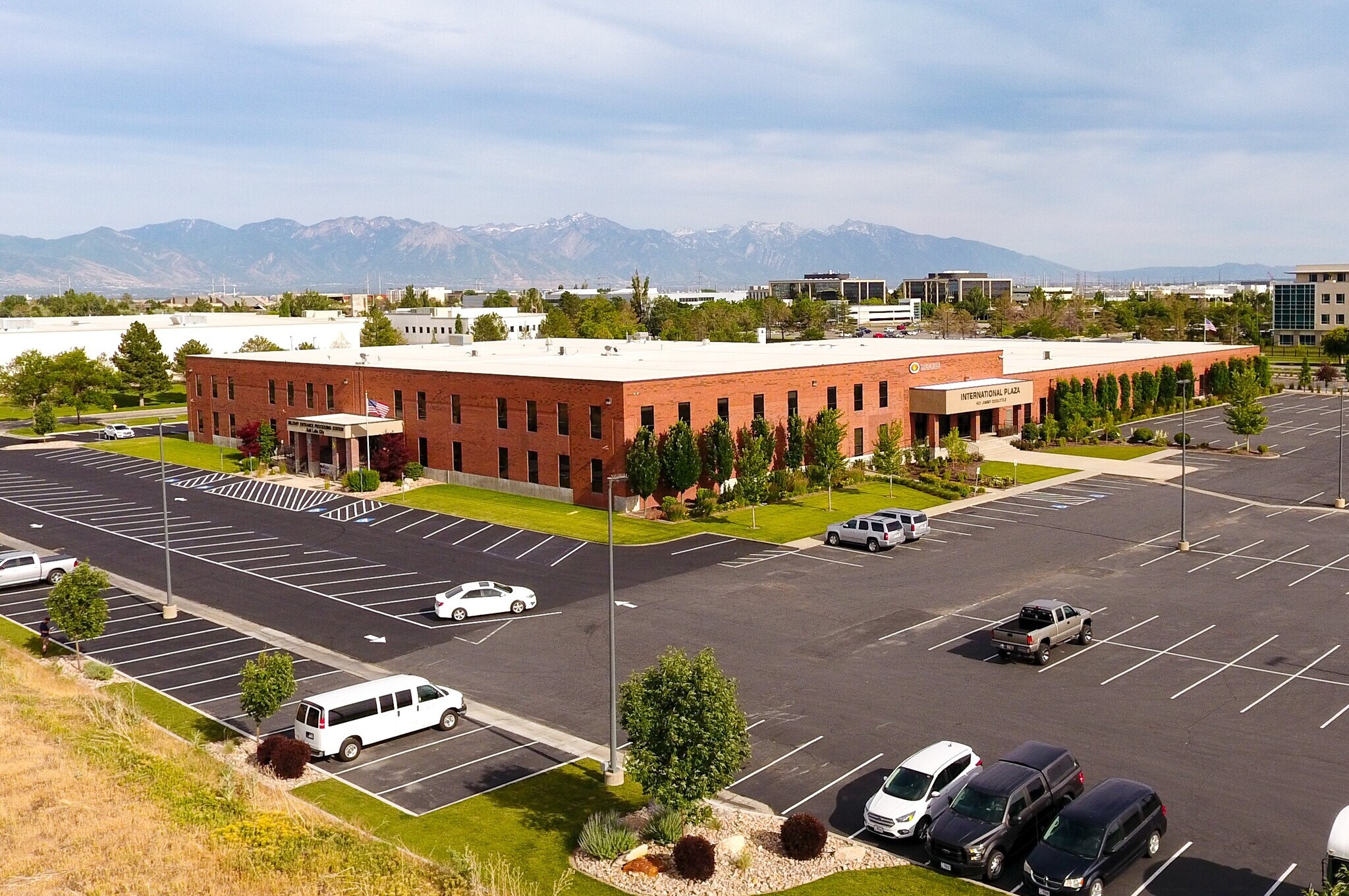 5416 W Amelia Earhart Dr, Salt Lake City, UT à louer Photo de l’immeuble– Image 1 sur 37
