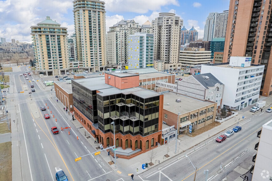 750 11th St SW, Calgary, AB à louer - Aérien – Image 2 sur 5