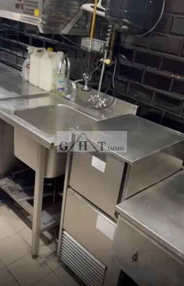 Local commercial dans Antibes à louer - Photo de l’immeuble – Image 3 sur 7