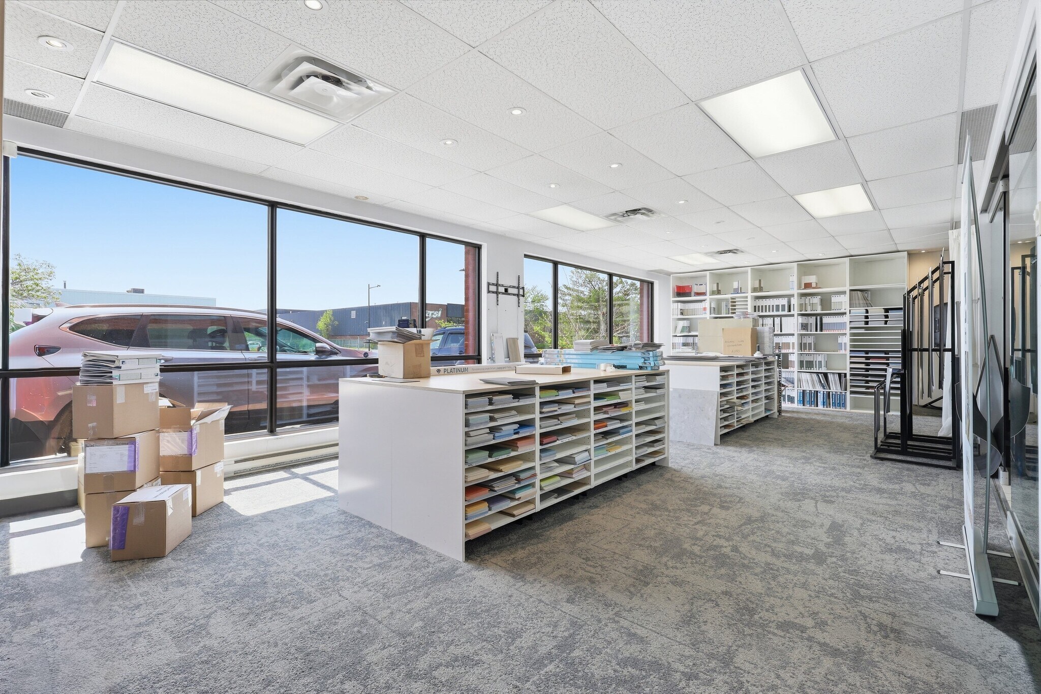 8905 Boul Henri-Bourassa O, Saint-Laurent, QC à vendre Photo intérieure– Image 1 sur 3