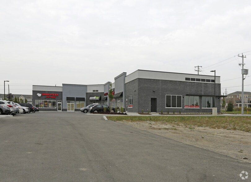 125 Seabrook Dr, Kitchener, ON à louer - Photo principale – Image 1 sur 7