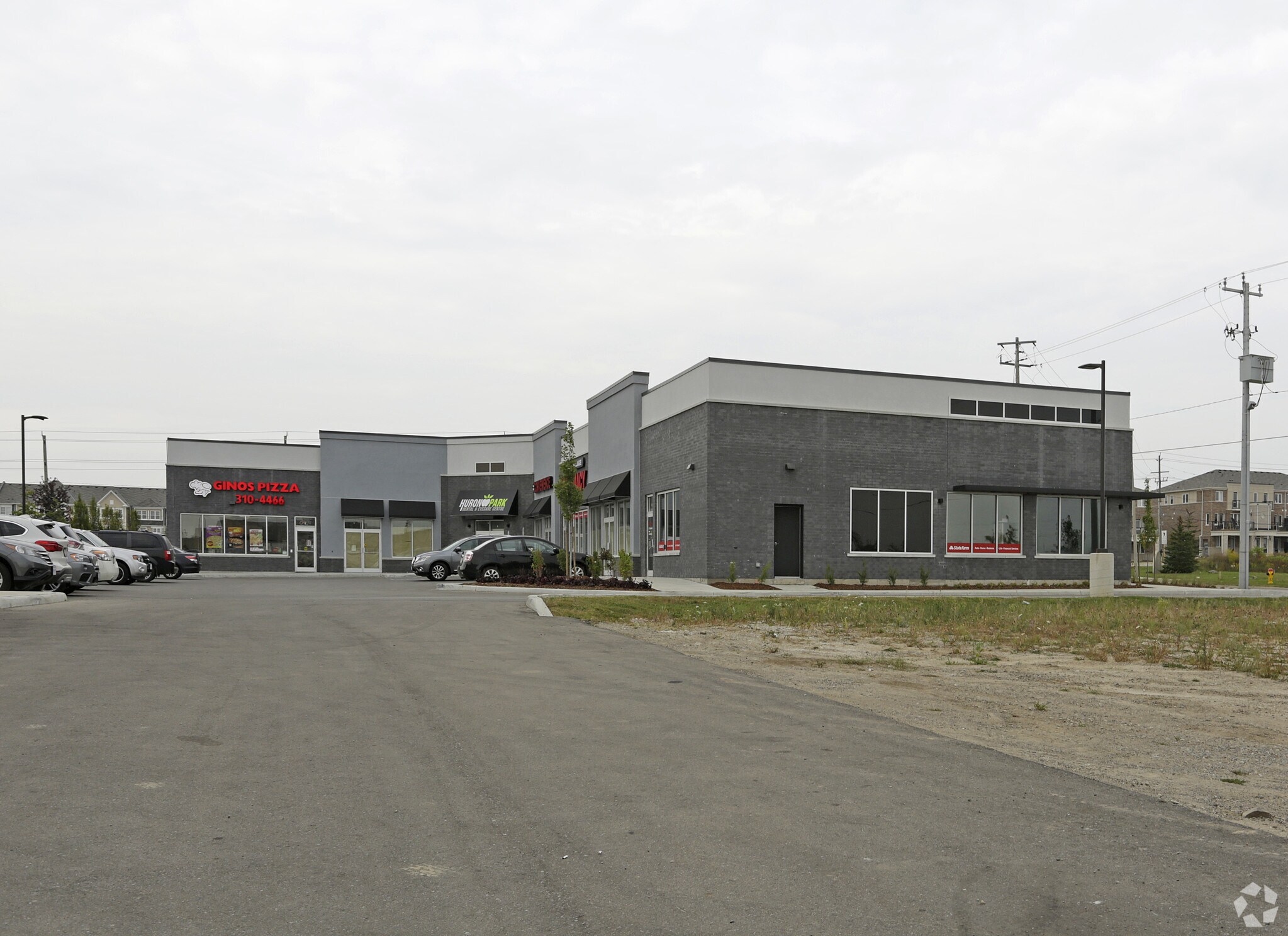 125 Seabrook Dr, Kitchener, ON à louer Photo principale– Image 1 sur 8