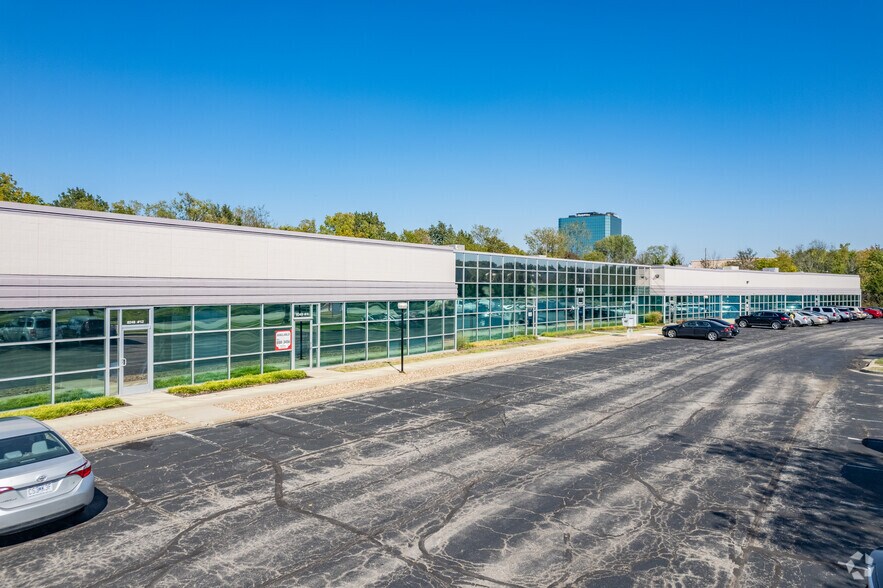 7810-7900 NW 100th St, Kansas City, MO à louer - Photo de l’immeuble – Image 2 sur 19