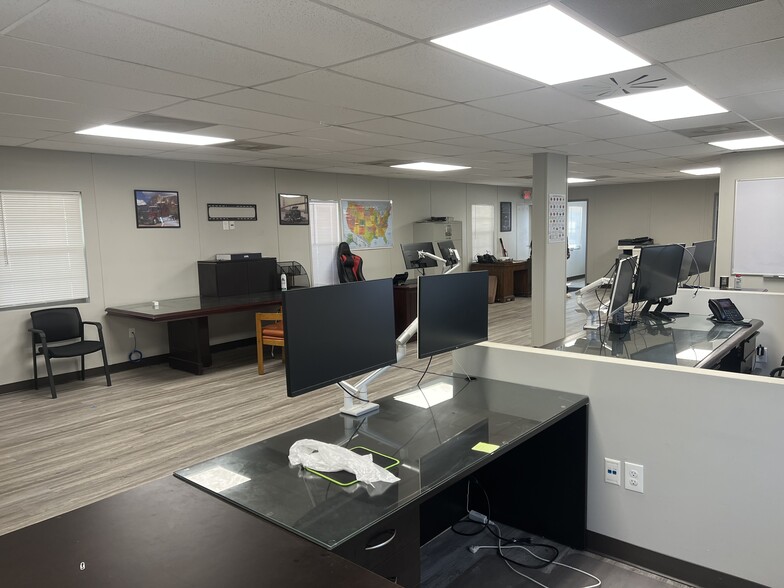 20218 Crosby Fwy, Crosby, TX à louer - Photo principale – Image 1 sur 13