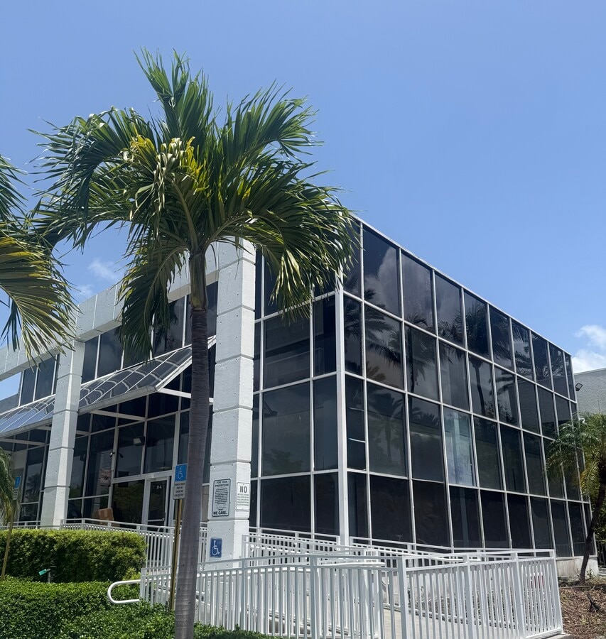 260 Crandon Blvd, Key Biscayne, FL 33149 - Lot A51 - - Photo intérieure - Image 1 of 6