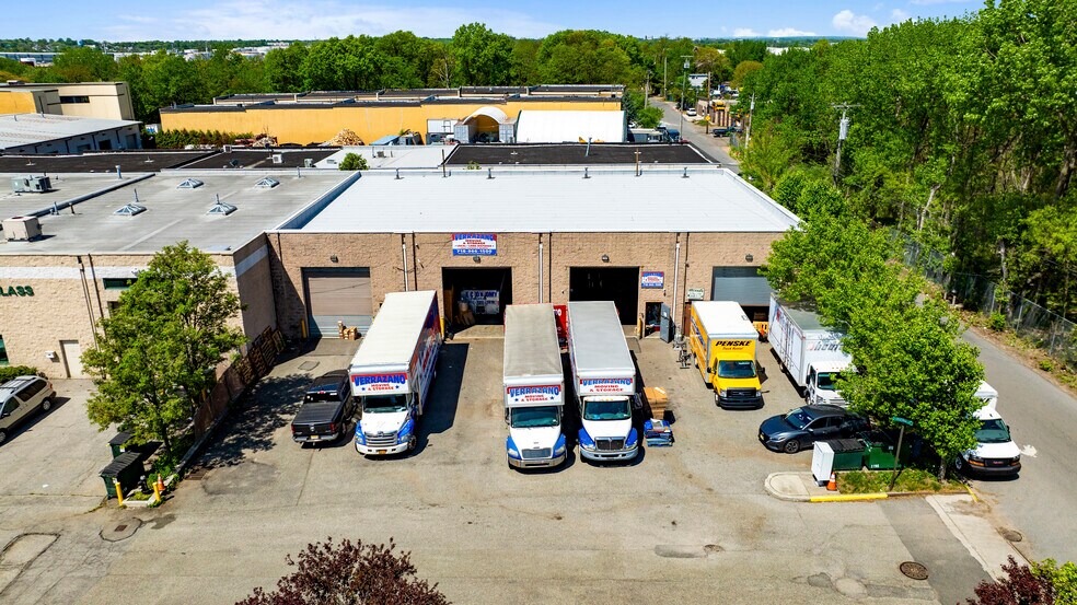 16 Brienna Ct, Staten Island, NY à louer - Photo de l’immeuble – Image 3 sur 5
