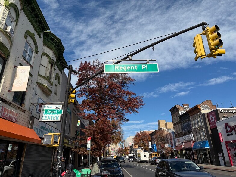 2123 Regent Pl, Brooklyn, NY à louer - Photo de l’immeuble – Image 1 sur 5