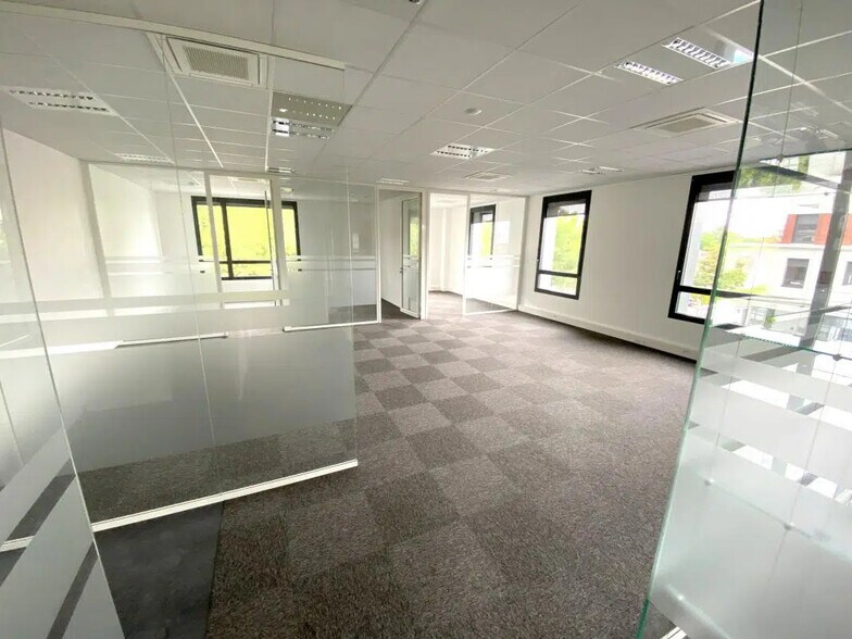 Bureau dans FOURQUEUX à louer - Photo de l’immeuble – Image 1 sur 13