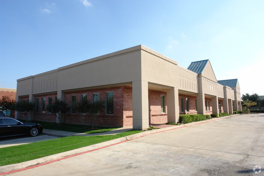 2225 Avenue J, Arlington, TX à vendre - Photo de l’immeuble – Image 3 sur 67