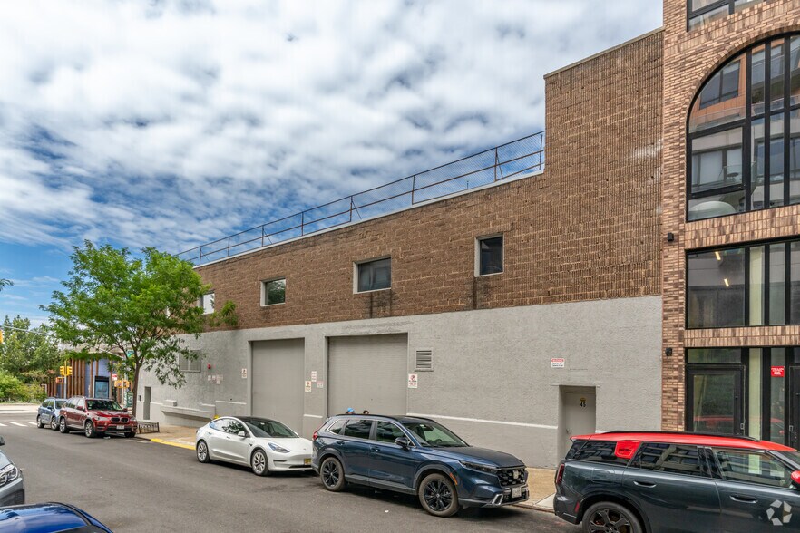 73 Kent Ave, Brooklyn, NY à vendre - Photo de l’immeuble – Image 3 sur 5