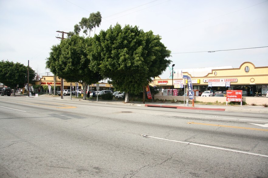 1941-2031 E Florence Ave, Los Angeles, CA à vendre - Photo de l’immeuble – Image 2 sur 6