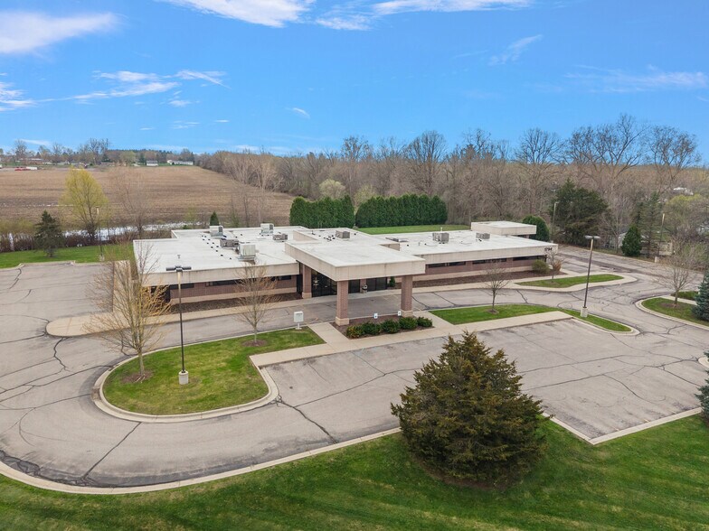1794 N Lapeer Rd, Lapeer, MI à louer - Photo de l’immeuble – Image 2 sur 53