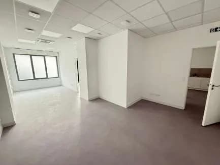 44 Place Francois Mitterrand, Savigny-le-Temple à louer Photo intérieure– Image 1 sur 5