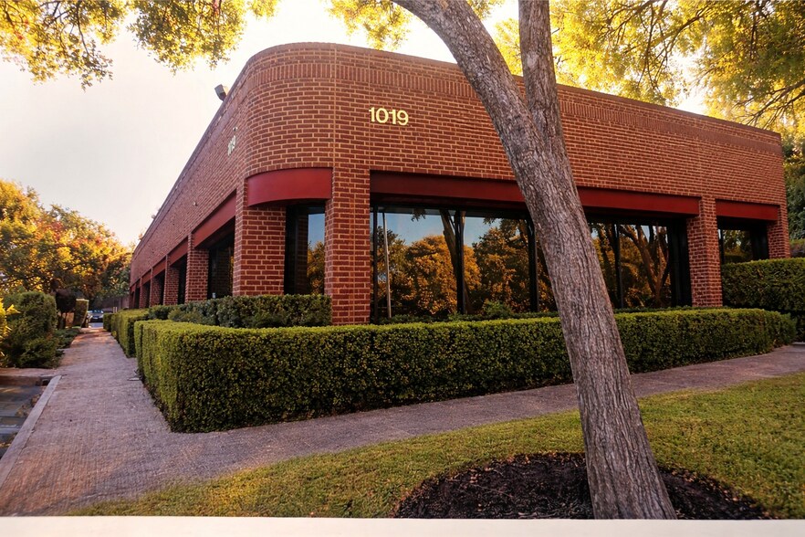 1019 N Parkway, San Antonio, TX 78232 Pky, San Antonio, TX à louer - Photo de l’immeuble – Image 2 sur 4