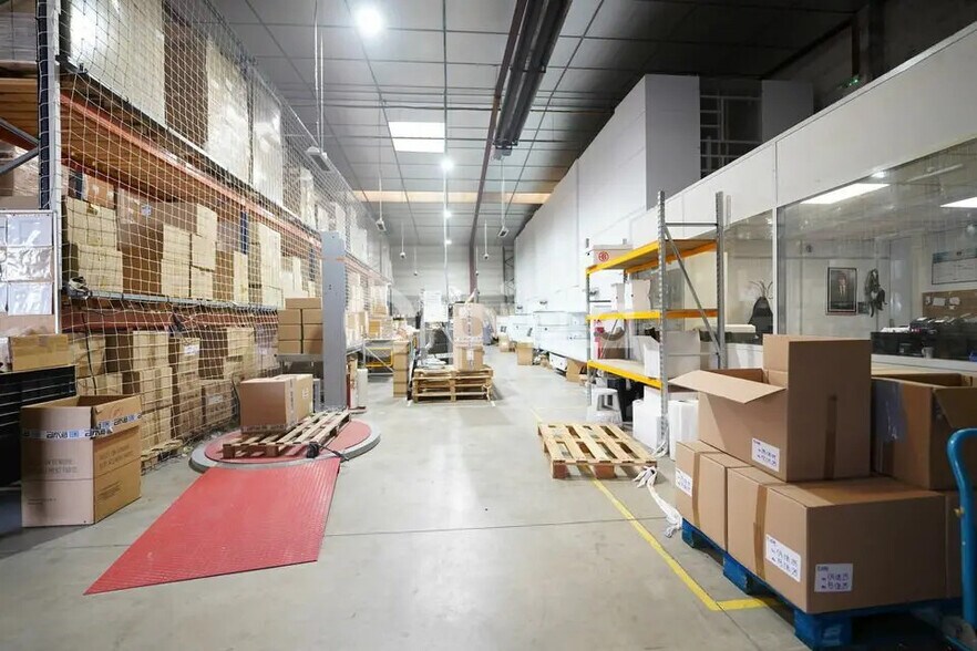 Bureau dans Chassieu à louer - Photo de l’immeuble – Image 2 sur 11