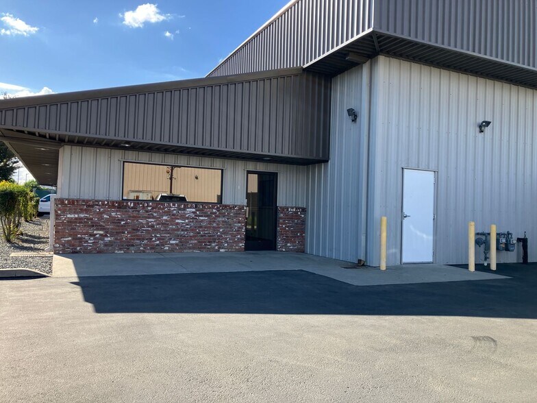 1309 Doker Dr, Modesto, CA à louer - Photo de l’immeuble – Image 2 sur 12