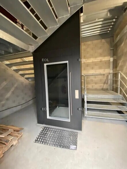 Bureau dans Gémenos à louer - Photo de l’immeuble – Image 3 sur 9