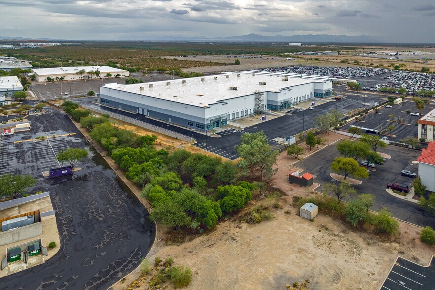 2717 E Corona Rd, Tucson, AZ à louer - Photo de l’immeuble – Image 3 sur 6