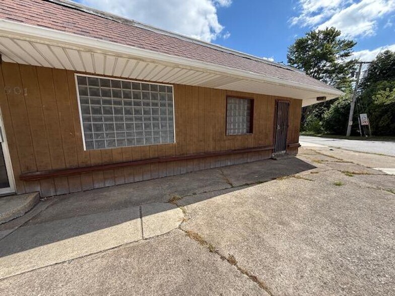 501 Lake Ave, Elyria, OH à vendre - Photo de l’immeuble – Image 3 sur 13