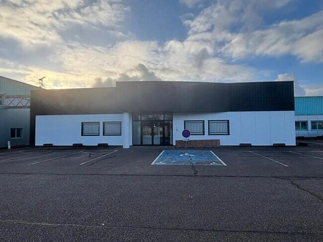 Plus de détails pour Local d'activités à louer