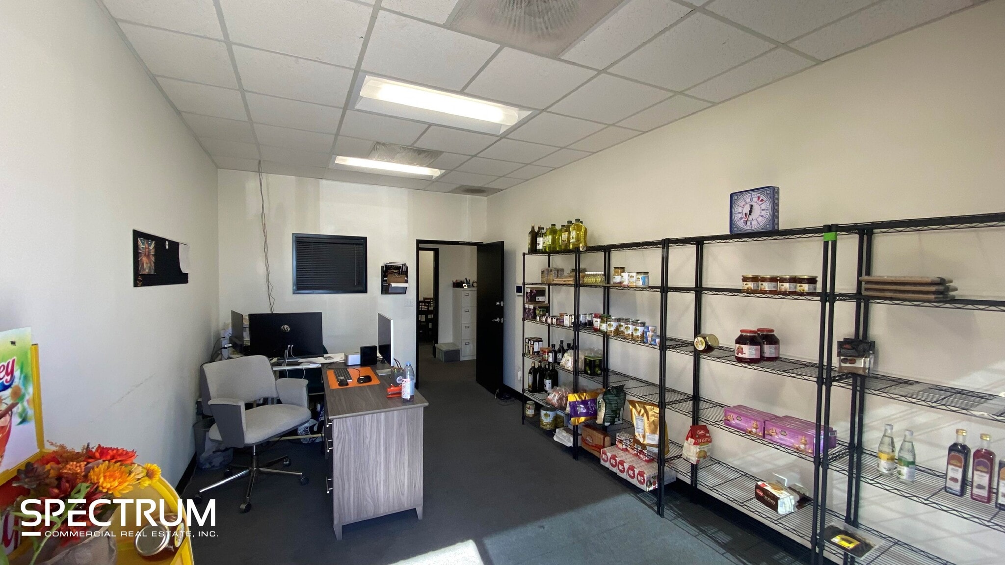 21617-21621 Nordhoff St, Chatsworth, CA à louer Photo intérieure– Image 1 sur 3