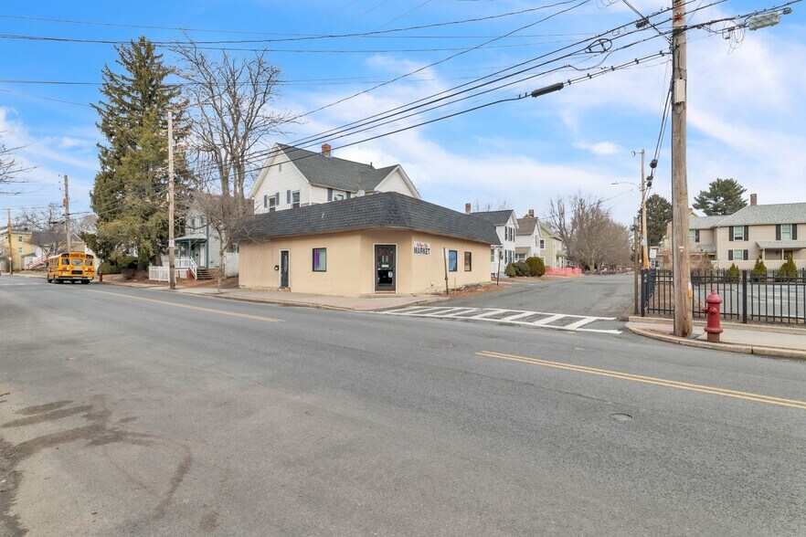 94 Meadow St, Westfield, MA à louer - Photo de l’immeuble – Image 2 sur 6