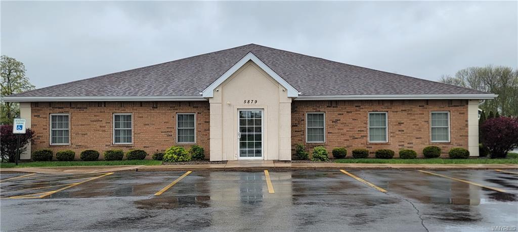 5879 Snyder Dr, Lockport, NY à vendre Photo de l’immeuble– Image 1 sur 48