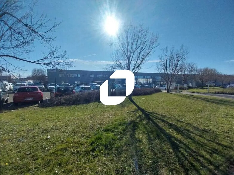 63 Rue Du Morellon, Saint-Quentin-Fallavier à louer - Photo de l’immeuble – Image 2 sur 43