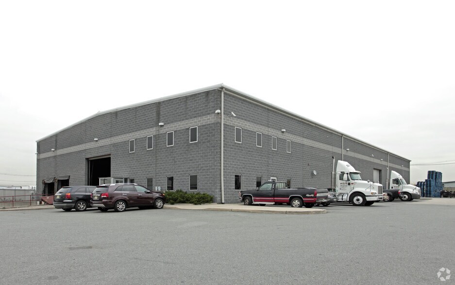 629 Henry St, Elizabeth, NJ à louer - Photo de l’immeuble – Image 2 sur 11