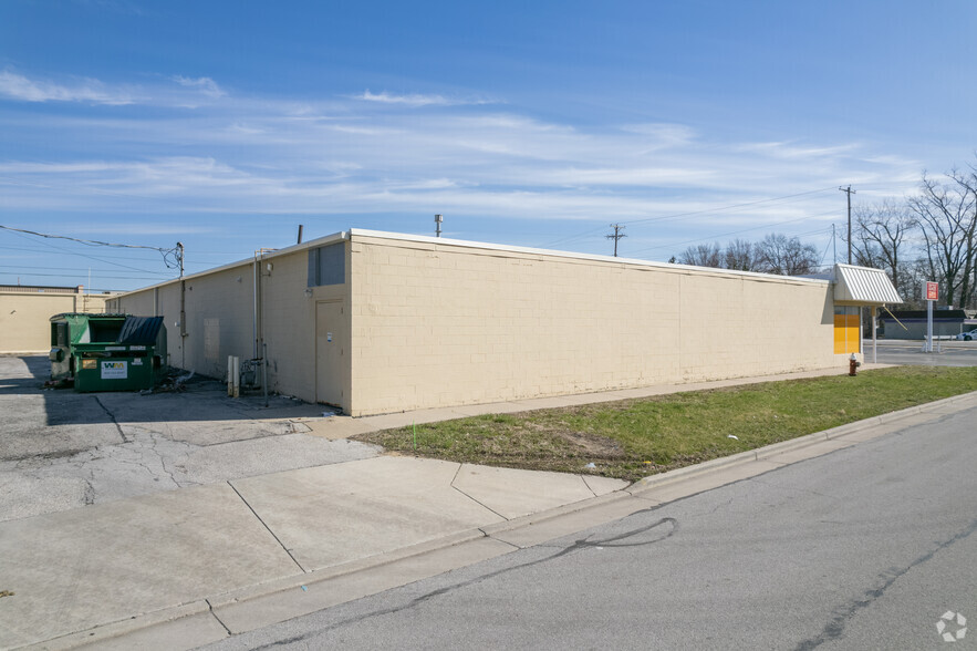 1121 N Reynolds Rd, Toledo, OH à louer - Photo de l’immeuble – Image 3 sur 8