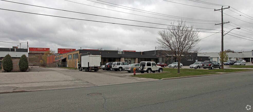 48-54 Carnforth Rd, Toronto, ON à louer - Photo de l’immeuble – Image 2 sur 2
