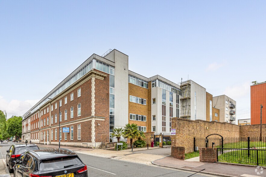 1-5 Vicarage Ln, Londres à louer - Photo de l’immeuble – Image 2 sur 3