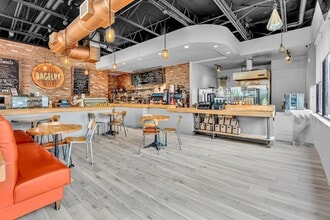 3693 SW 22nd Ter, Miami, FL à louer Photo intérieure– Image 2 sur 65