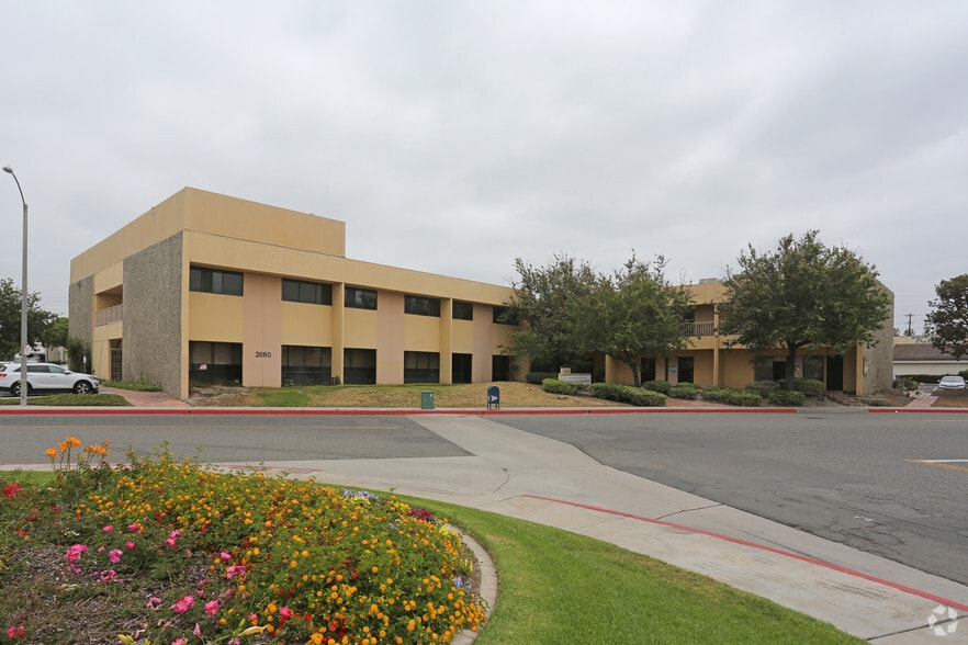 2660 W Woodland Dr, Anaheim, CA à louer - Photo principale – Image 1 sur 9