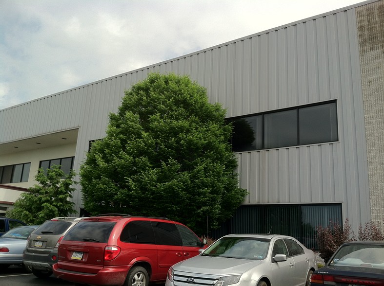 630 Municipal Dr, Nazareth, PA à louer - Photo de l’immeuble – Image 2 sur 13