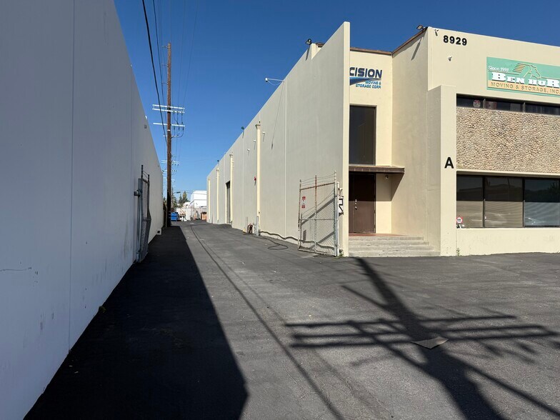 8929 Oso Ave, Chatsworth, CA à louer - Photo de l’immeuble – Image 3 sur 19