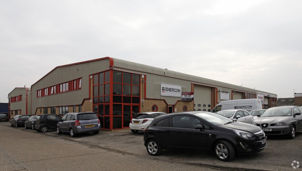 18-22 Edison Rd, St Ives à louer - Photo de l’immeuble – Image 2 sur 2