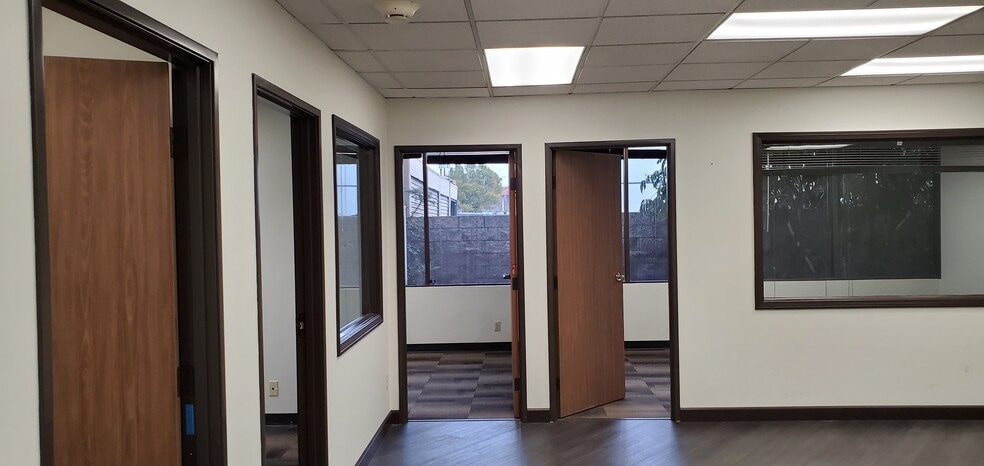 1100 N Tustin Ave, Anaheim, CA à louer - Photo intérieure – Image 3 sur 4