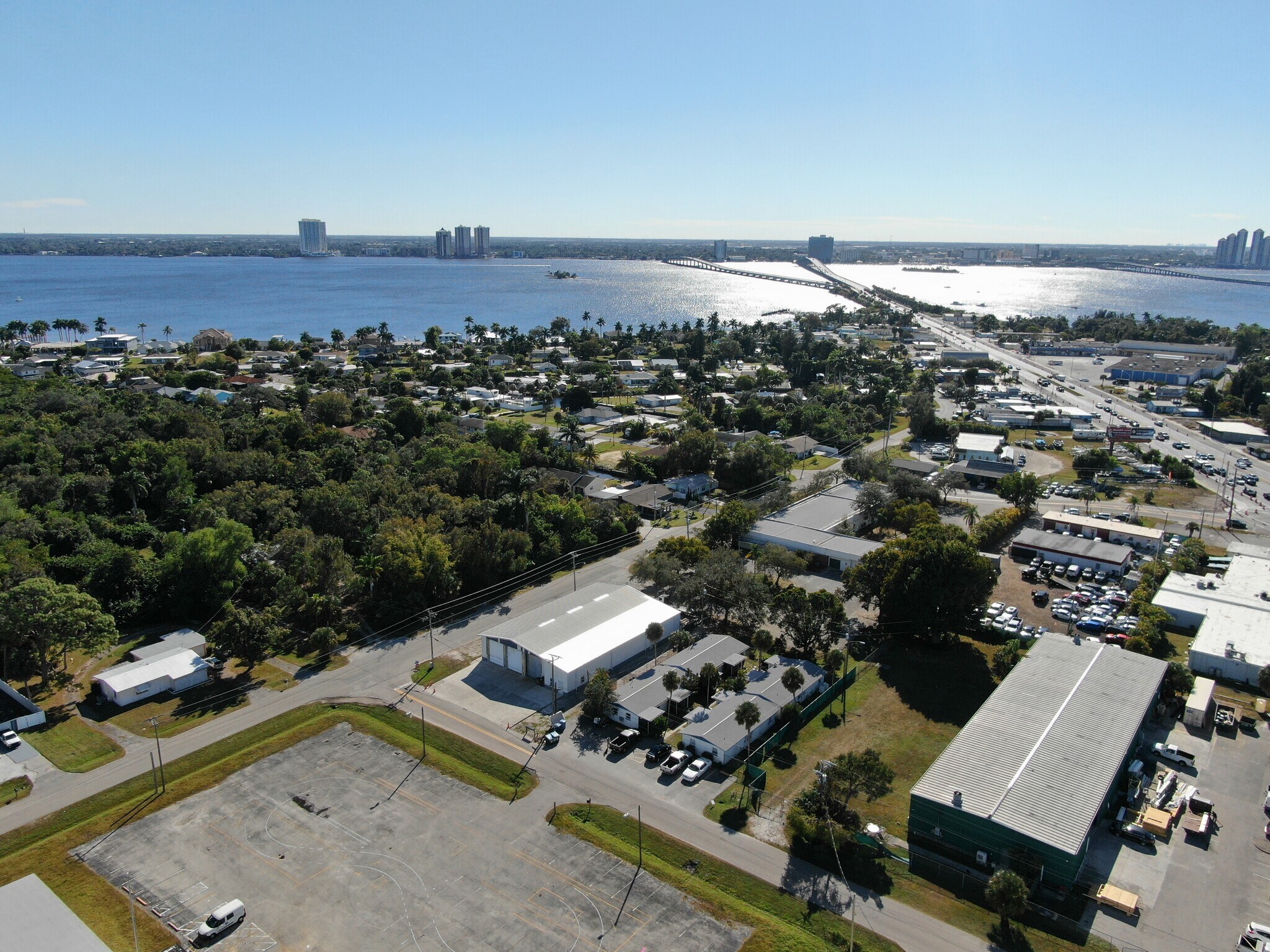 40 Willis Rd, North Fort Myers, FL à vendre Photo principale– Image 1 sur 8