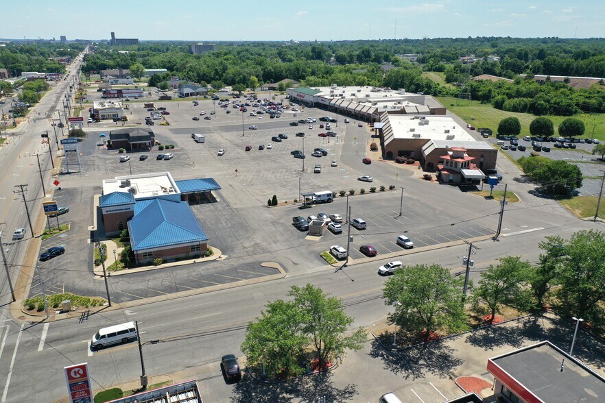 3710-3748 N 1st Ave, Evansville, IN à louer - Photo de l’immeuble – Image 2 sur 4