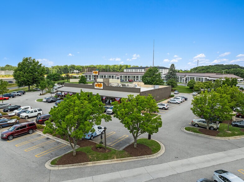 30 Hampton Blvd, Christiansburg, VA à vendre - Photo de l’immeuble – Image 3 sur 6