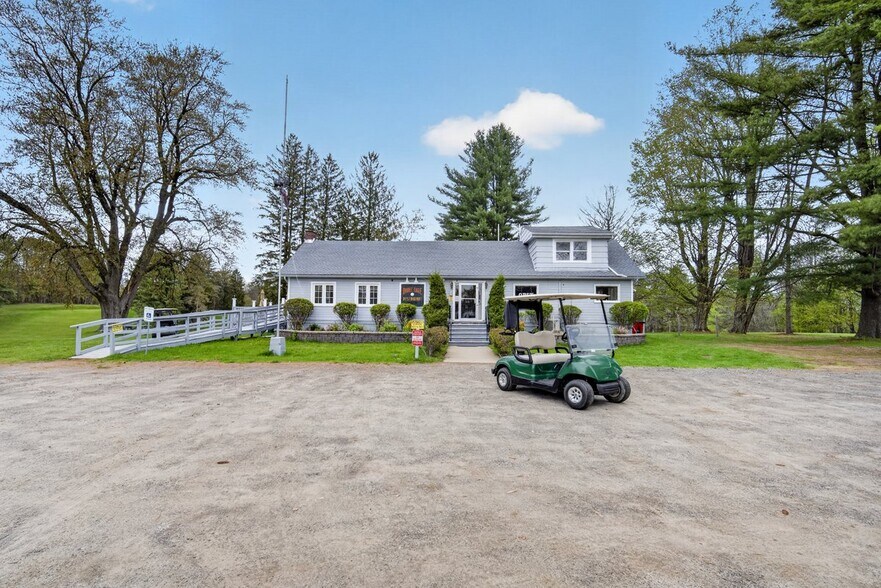 301 N Kingsboro Ave, Gloversville, NY à vendre - Photo de l’immeuble – Image 2 sur 48