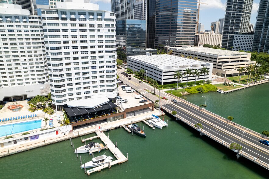 801 Brickell Bay Dr, Miami, FL à vendre - Photo de l’immeuble – Image 3 sur 16