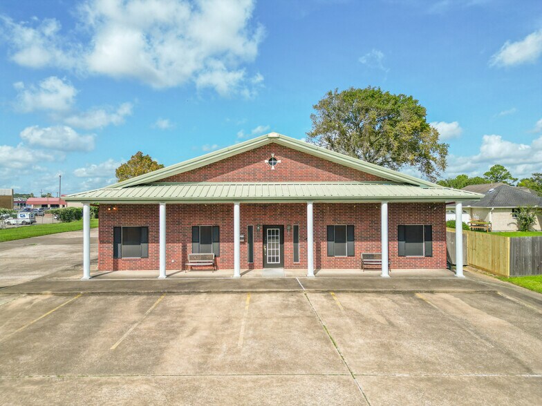 570 Dula St, Alvin, TX à vendre - Photo de l’immeuble – Image 2 sur 23