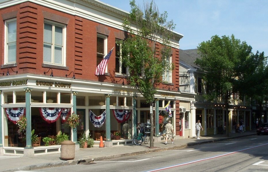 467 Hope St, Bristol, RI à louer Photo de l’immeuble– Image 1 sur 2