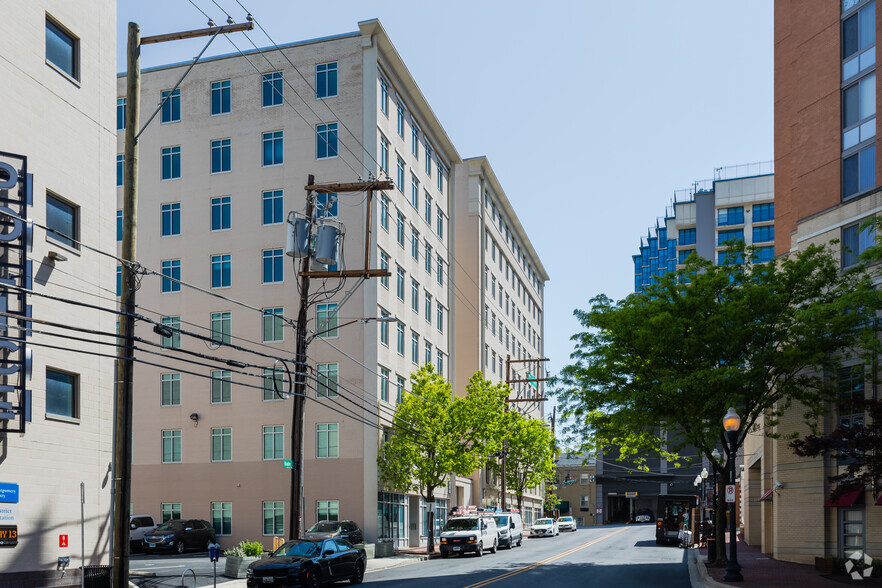 8120 Woodmont Ave, Bethesda, MD à louer - Photo de l’immeuble – Image 3 sur 11