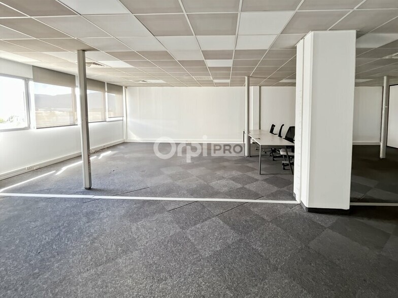 Bureau dans Aubagne à louer - Photo intérieure – Image 1 sur 8