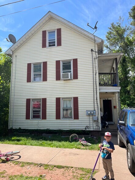 Meriden Ct Portolio portefeuille de 11 biens à vendre sur LoopNet.fr - Photo principale – Image 3 sur 5