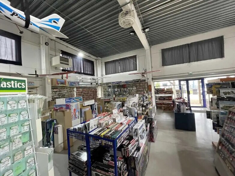 Local d'activités dans Eslettes à vendre - Photo de l’immeuble – Image 2 sur 11