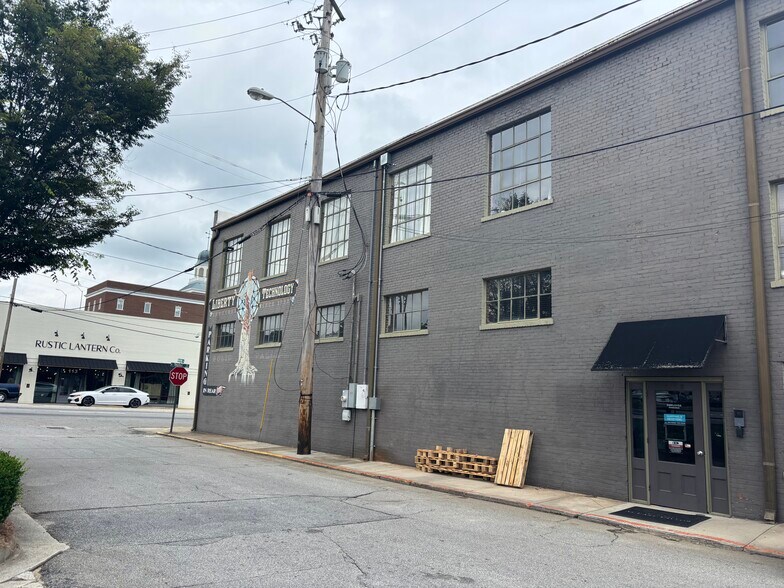 120 E Taylor St, Griffin, GA à louer - Photo de l’immeuble – Image 2 sur 8